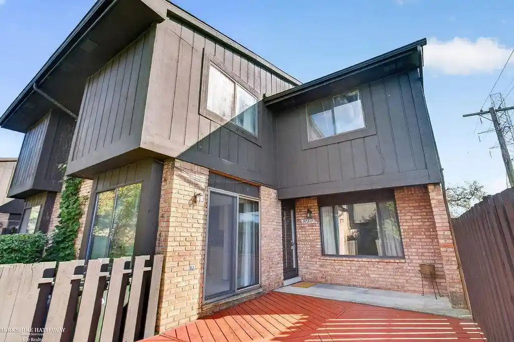 Listing Photo 1 - Condo for sale in 37317 Clubhouse Dr located at 37317 Clubhouse Dr, Sterling Heights, MI 48312 - Unit #91