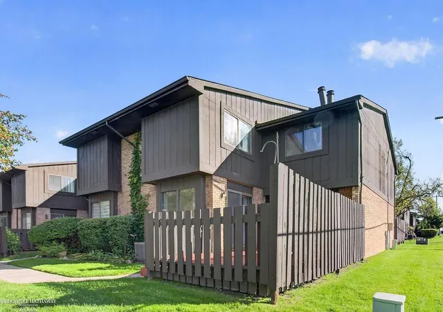 Photo 33 of Condo for sale at 37317 Clubhouse Dr #91, Sterling Heights, MI 48312 | MLS# 50223949 | Listing updated on 2026-10-21
