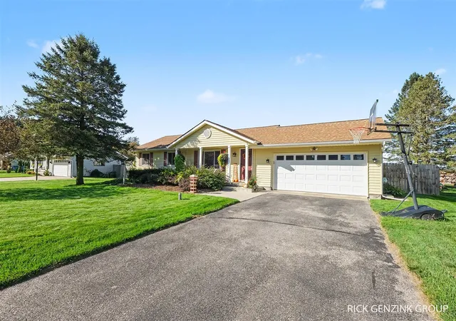 Photo 2 of Single family home for sale at 635 Forstrom Dr, Lowell, MI 49331 | MLS# 70563276 | Listing updated on 2026-10-26