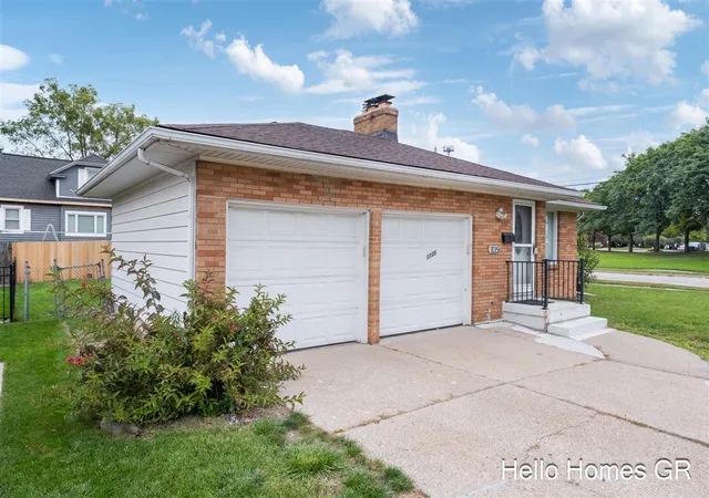 Photo 2 of Single family home for sale at 1135 Carrier Crk Blvd, Grand Rapids, MI 49503 | MLS# 70561900 | Listing updated on 2026-10-13