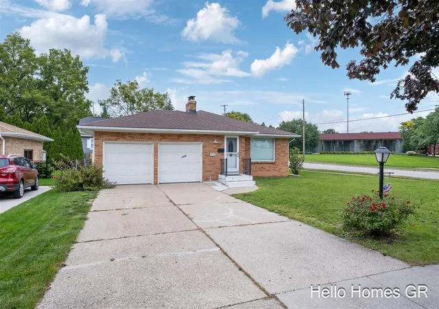 Photo 3 of Single family home for sale at 1135 Carrier Crk Blvd, Grand Rapids, MI 49503 | MLS# 70561900 | Listing updated on 2026-10-13