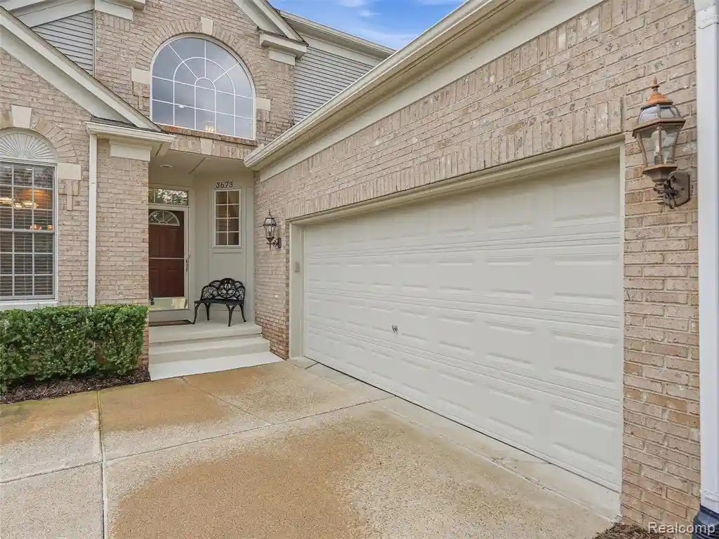 Listing Photo 2 - Condo for sale in 3673 Tremonte Cir located at 3673 Tremonte Cir, Rochester, MI 48306 - Unit 3673 Tremonte Cir