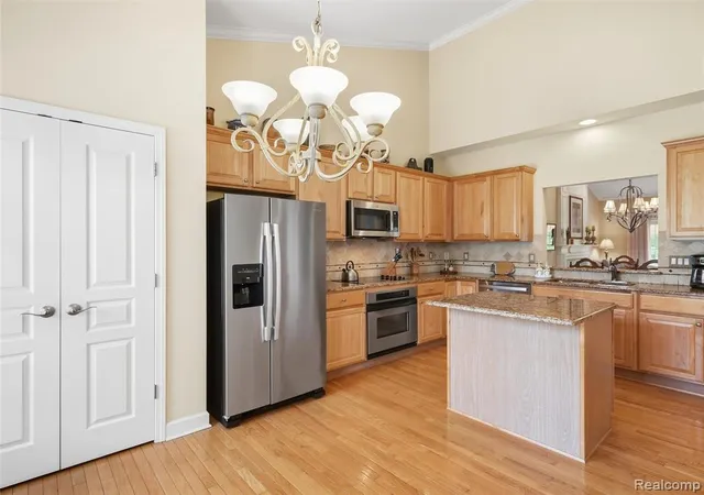 Listing Photo 5 - Condo for sale in building located at 3673 Tremonte Cir, Rochester, MI 48306