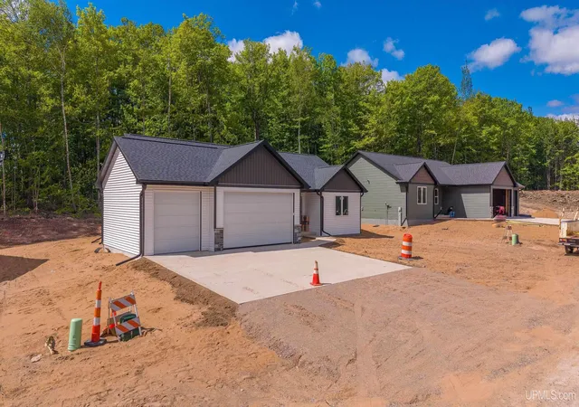 Photo 2 of Single family home for sale at 148 Woodland Dr, Negaunee, MI 49866 | MLS# 50203473 | Listing updated on 2026-10-16
