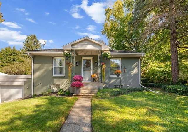 Photo 1 of Sale Pending at 2926 Cheney Ave, Grand Rapids, MI 49505 | MLS# 70563275 | Listing updated on 2026-10-11