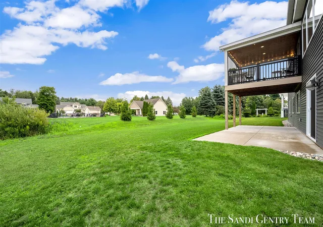 Listing Photo 4 - Condo for sale in building located at 36 W Farr Rd, Norton Shores, MI 49444-7784