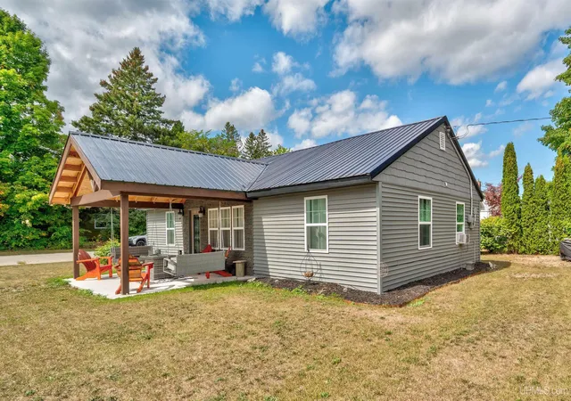 Photo 1 of Single family home for sale at 106 W D Ave, Newberry, MI 49868 | MLS# 50221062 | Listing updated on 2026-09-08