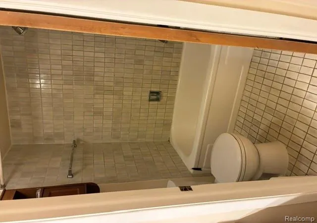 Photo 3 of Condo for sale at 18403 University Park Dr, Livonia, MI 48152 | MLS# 61028545 | Listing updated on 2026-09-25