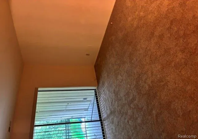 Photo 4 of Condo for sale at 18403 University Park Dr, Livonia, MI 48152 | MLS# 61028545 | Listing updated on 2026-09-25