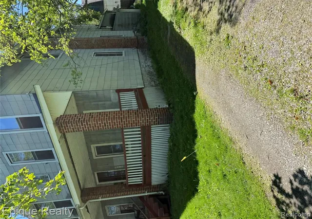 Photo 3 of Multi family home for sale at 804 Court St, Port Huron, MI 48060 5382 | MLS# 60997543 | Listing updated on 2026-10-16