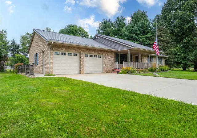 Photo 1 of Single family home for sale at 5685 Topanga Dr, Coloma, MI 49038 | MLS# 70555318 | Listing updated on 2026-09-11