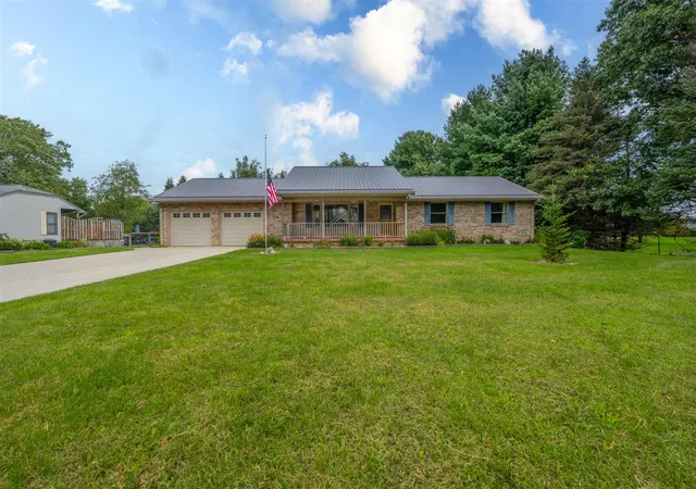 Photo 2 of Single family home for sale at 5685 Topanga Dr, Coloma, MI 49038 | MLS# 70555318 | Listing updated on 2026-09-11