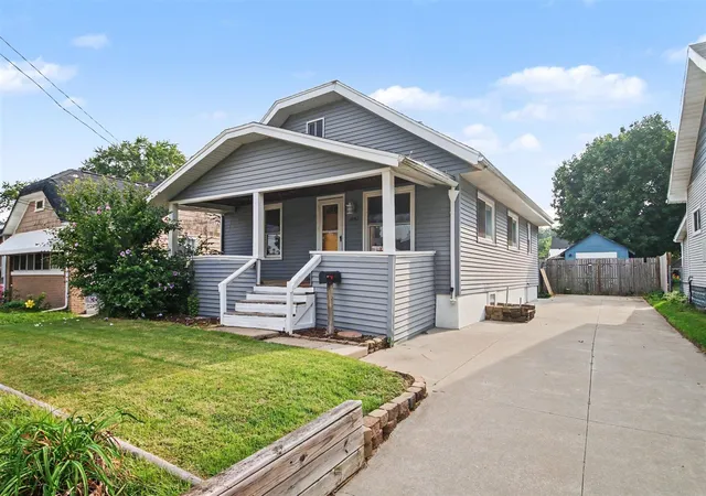Photo 2 of Sale Pending at 1952 Havana Ave, Wyoming, MI 49509 | MLS# 70556611 | Listing updated on 2026-09-06