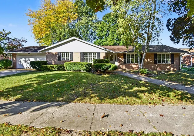 Photo 2 of Sale Pending at 5262 Brookway Dr, Bay City, MI 48706 | MLS# 50224565 | Listing updated on 2026-10-13