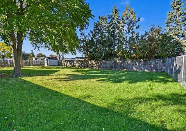 Photo 3 of Sale Pending at 5262 Brookway Dr, Bay City, MI 48706 | MLS# 50224565 | Listing updated on 2026-10-13