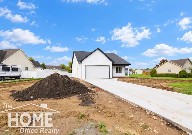 Photo 2 of Single family home for sale at 565 Elizabeth Dr, Owosso, MI 48867 | MLS# 50220150 | Listing updated on 2026-10-12
