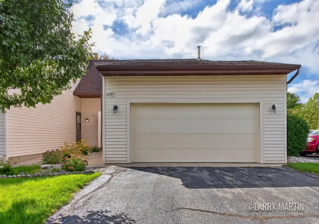 Condo for sale at 2752 Stonebluff Dr #99, Wyoming, MI 49519 | MLS# 70560294
