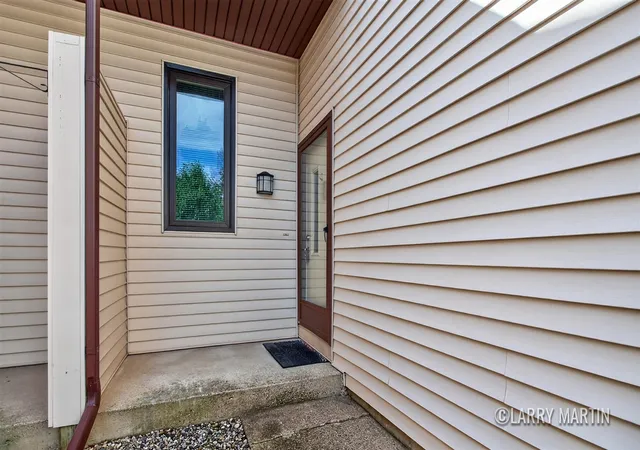 Listing Photo 3 - Condo for sale in building located at 2752 Stonebluff Dr, Wyoming, MI 49519 - Unit #99
