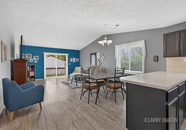 Listing Photo 4 - Condo for sale in building located at 2752 Stonebluff Dr, Wyoming, MI 49519 - Unit #99