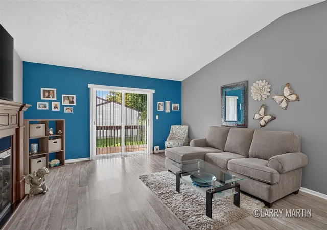 Listing Photo 5 - Condo for sale in building located at 2752 Stonebluff Dr, Wyoming, MI 49519 - Unit #99