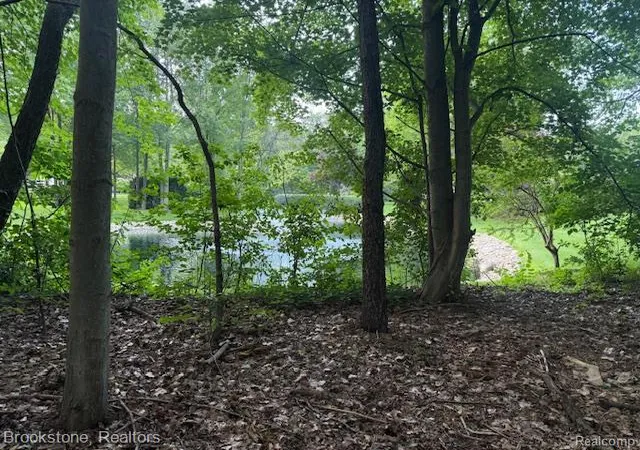 Photo 3 of Sale Pending at 1 Lilac Ln, Shelby Twp, MI 48315 | MLS# 61030577 | Listing updated on 2026-09-24