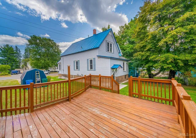 Photo 3 of Multi family home for sale at 2207 & 2209 Presque Isle Ave, Marquette, MI 49855 | MLS# 50220658 | Listing updated on 2026-10-01