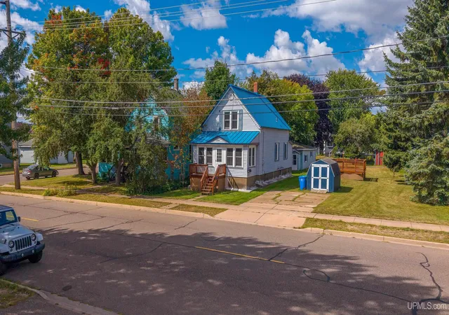 Photo 3 of Multi family home for sale at 2207 & 2209 Presque Isle Ave, Marquette, MI 49855 | MLS# 50220658 | Listing updated on 2026-10-01