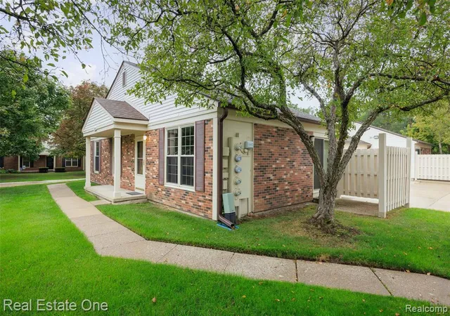 Photo 2 of Sale Pending at 1426 Dover Hl, Walled Lake, MI 48390 | MLS# 61026703 | Listing updated on 2026-09-14