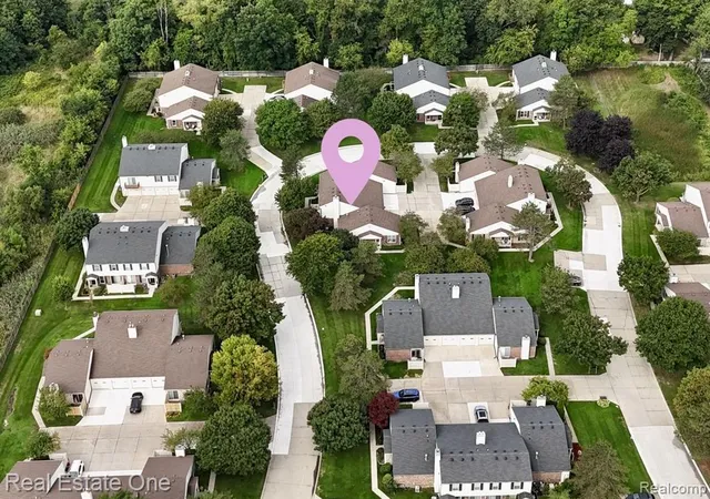 Listing Photo 4 - Condo for sale in building located at 1426 Dover Hl, Walled Lake, MI 48390