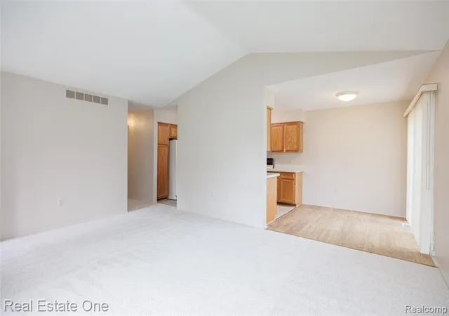 Listing Photo 5 - Condo for sale in building located at 1426 Dover Hl, Walled Lake, MI 48390