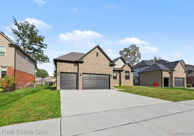 Photo 2 of Single family home for sale at 50402 Oakbrooke Dr, New Baltimore, MI 48047 | MLS# 61005928 | Listing updated on 2026-09-12