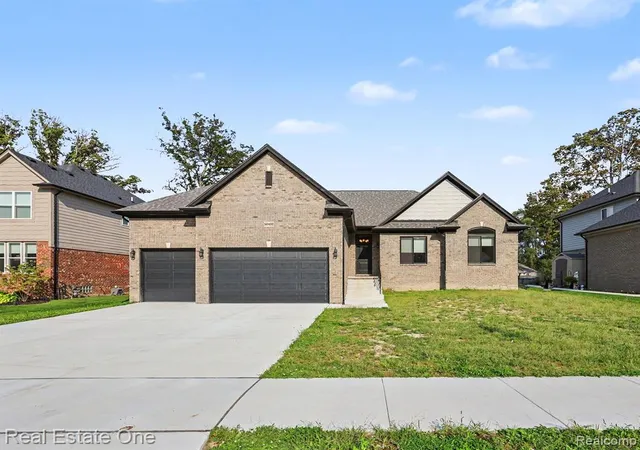 Photo 3 of Single family home for sale at 50402 Oakbrooke Dr, New Baltimore, MI 48047 | MLS# 61005928 | Listing updated on 2026-09-12