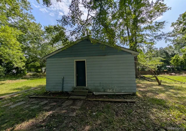 Photo 3 of Single family home for sale at 965 Orion Ter, Lake Orion, MI 48362 1949 | MLS# 61024881 | Listing updated on 2026-09-11