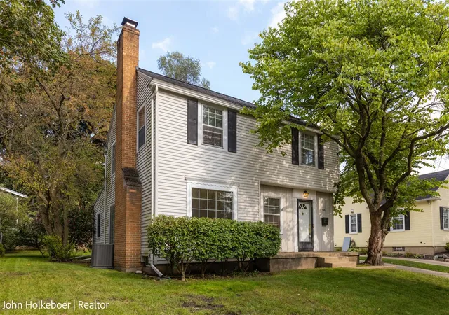Photo 2 of Sale Pending at 1126 Kenesaw Dr, Grand Rapids, MI 49506 | MLS# 70556186 | Listing updated on 2026-09-10