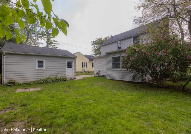 Photo 31 of Sale Pending at 1126 Kenesaw Dr, Grand Rapids, MI 49506 | MLS# 70556186 | Listing updated on 2026-09-10