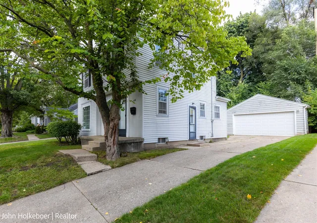 Photo 3 of Sale Pending at 1126 Kenesaw Dr, Grand Rapids, MI 49506 | MLS# 70556186 | Listing updated on 2026-09-10