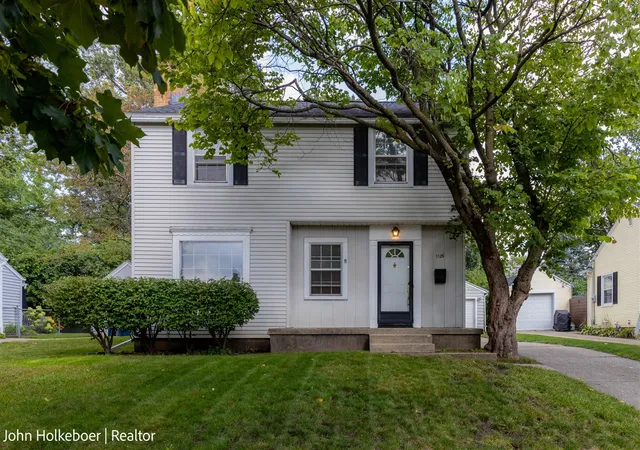 Photo 4 of Sale Pending at 1126 Kenesaw Dr, Grand Rapids, MI 49506 | MLS# 70556186 | Listing updated on 2026-09-10