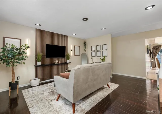 Photo 2 of Single family home for sale at 30219 Pembroke Dr, Warren, MI 48092 | MLS# 61024805 | Listing updated on 2026-09-17