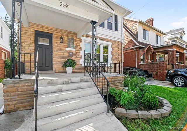 Photo 3 of Single family home for sale at 2691 Collingwood St, Detroit, MI 48206 | MLS# 61029756 | Listing updated on 2026-09-20