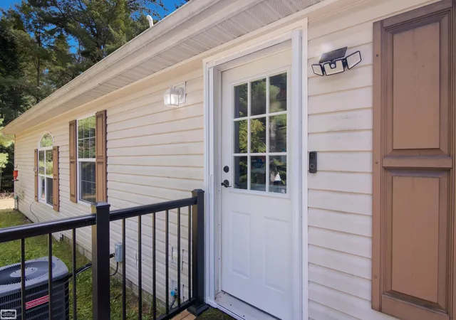 Photo 3 of Single family home for sale at 100 Duggan Dr, Roscommon, MI 48653 | MLS# 50221492 | Listing updated on 2026-10-08