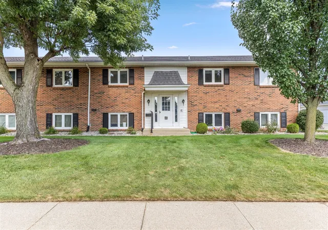 Condo for sale at 707 Andover St, Grand Rapids, MI 49548 | MLS# 70555484