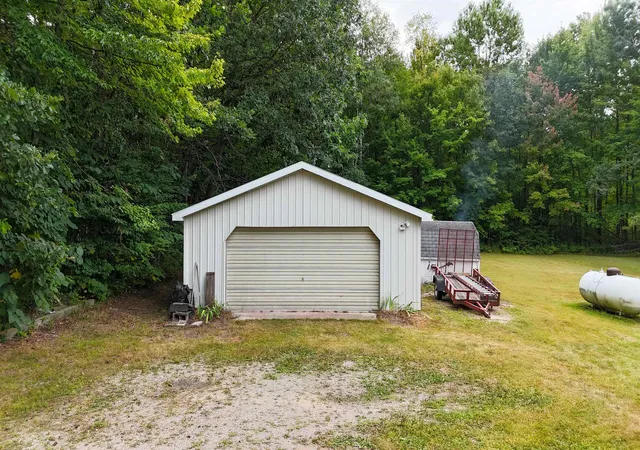 Photo 3 of Single family home for sale at 3759 S Loomis Rd, Mount Pleasant, MI 48858 | MLS# 80072993 | Listing updated on 2026-08-31