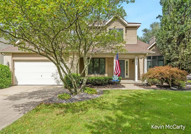 Photo 1 of Single family home for sale at 2507 Ridgecroft Ave, Grand Rapids, MI 49546 | MLS# 70558523 | Listing updated on 2026-10-30
