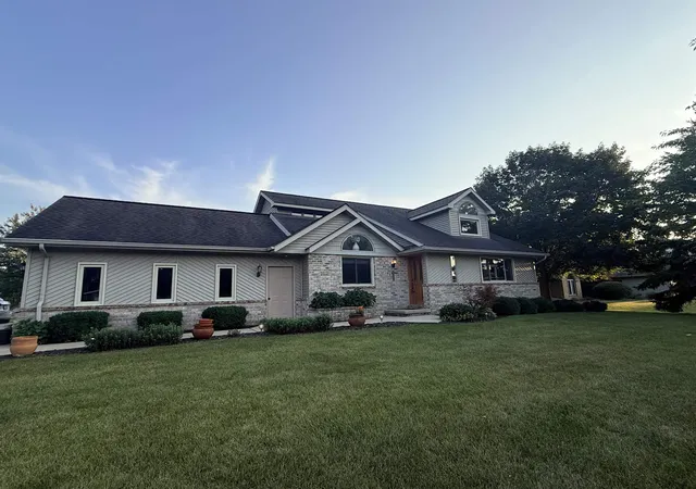 Photo 1 of Sale Pending at 2988 E Fisher Rd, Bay City, MI 48706 | MLS# 50220900 | Listing updated on 2026-09-17