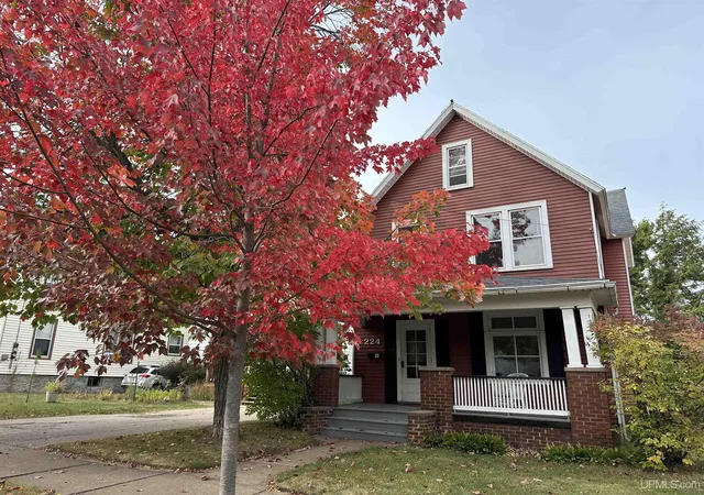 Photo 1 of Multi family home for sale at 224 W Hewitt Ave, Marquette, MI 49855 | MLS# 50224527 | Listing updated on 2026-10-13