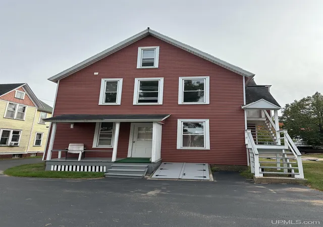 Photo 2 of Multi family home for sale at 224 W Hewitt Ave, Marquette, MI 49855 | MLS# 50224527 | Listing updated on 2026-10-13