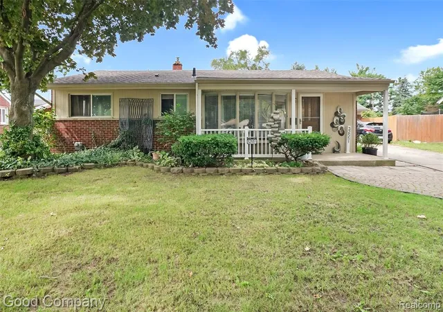 Photo 1 of Single family home for sale at 32551 Halmich Dr, Warren, MI 48092 | MLS# 61030607 | Listing updated on 2026-10-10