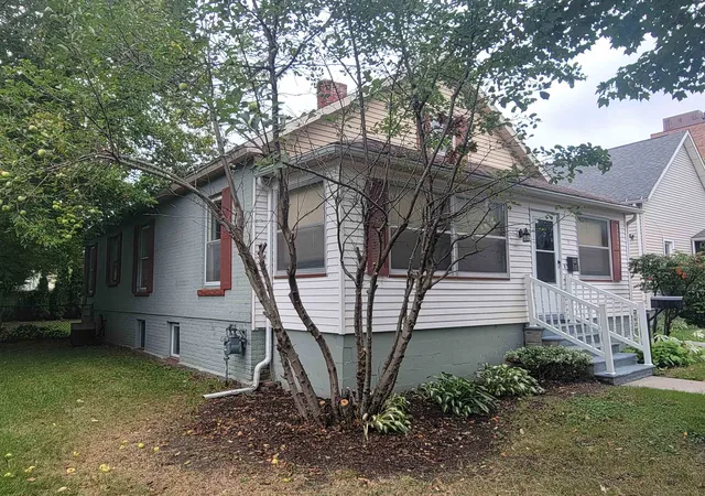 Photo 2 of Single family home for sale at 302 Fitzhugh St, Bay City, MI 48708 | MLS# 50221747 | Listing updated on 2026-10-07