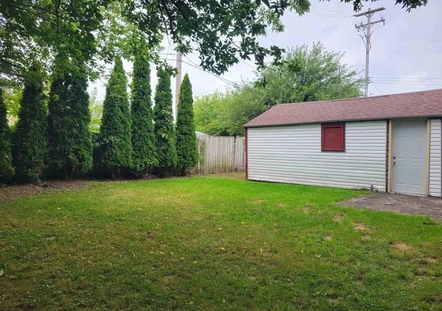 Photo 3 of Single family home for sale at 302 Fitzhugh St, Bay City, MI 48708 | MLS# 50221747 | Listing updated on 2026-10-07