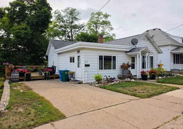 Photo 3 of Single family home for sale at 417 W Bluff St, Marquette, MI 49855 | MLS# 50222544 | Listing updated on 2026-10-19